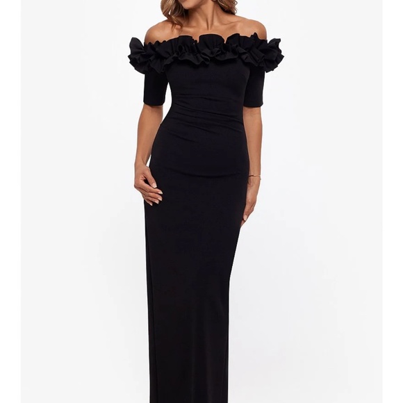 Elegant Black Off-Shoulder Maxi Dress - Picture 2 of 3